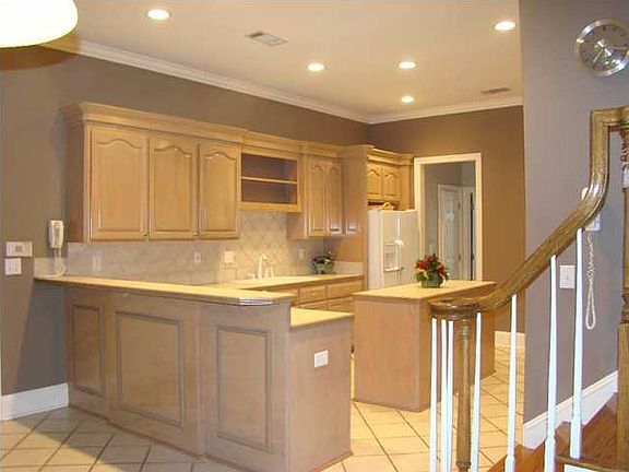 3rd image of 118 Lake Forest Dr