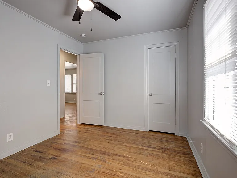 910 Garver St — Photo 35