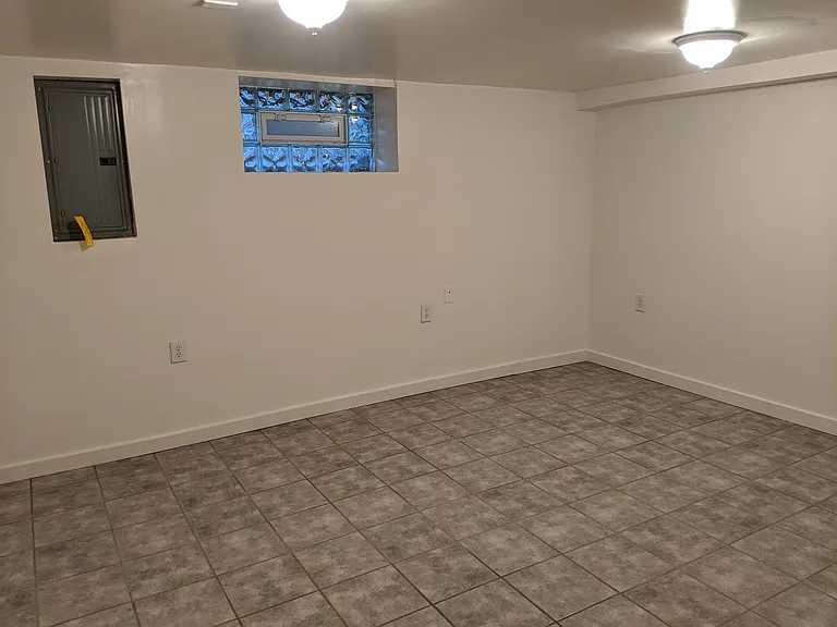 2443 S Dixie Dr — Photo 18