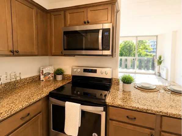 200 Swanton St APT 303, Winchester, MA 01890