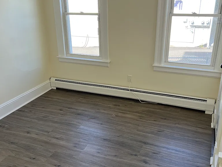 181 Rhodes St — Photo 15