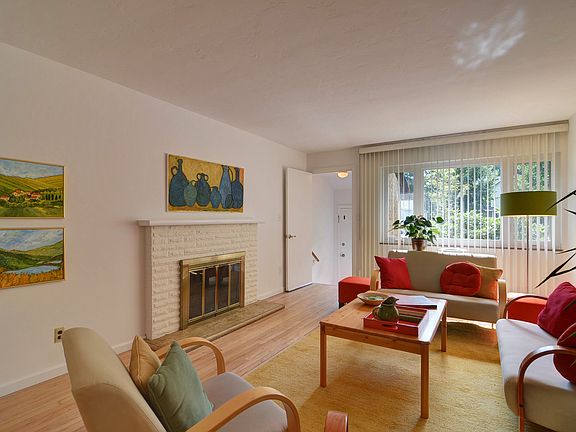 2nd image of 541 Parkside Dr
