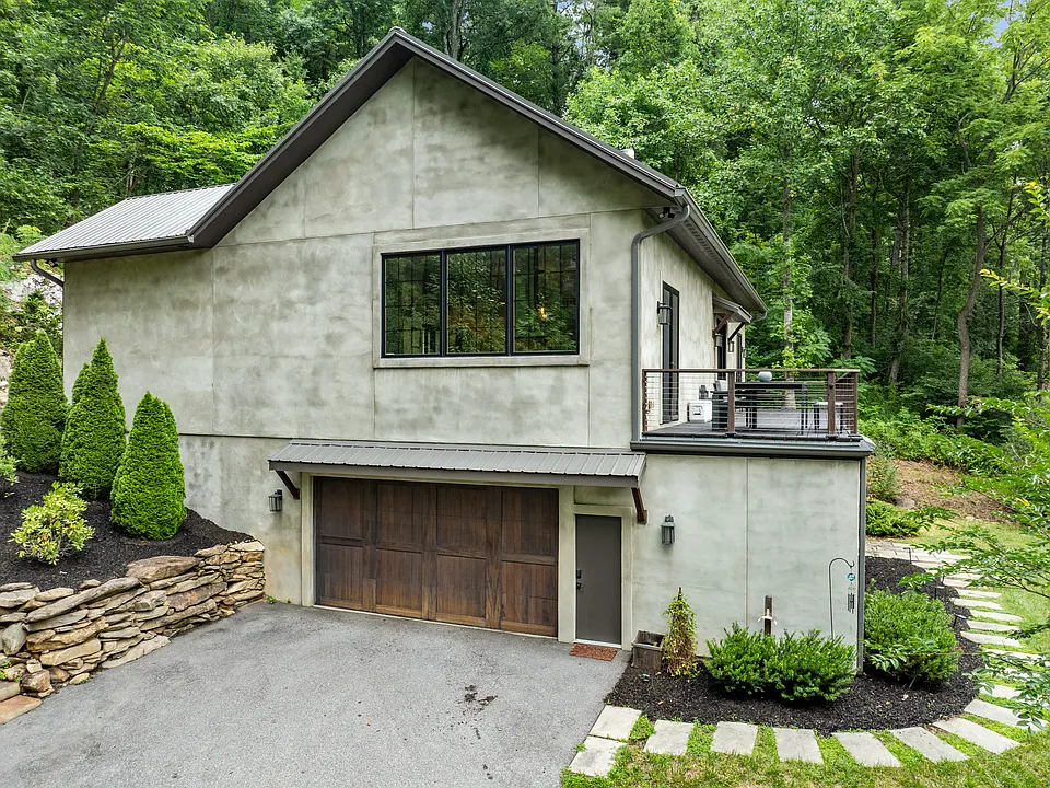 68 Robinhood Rd