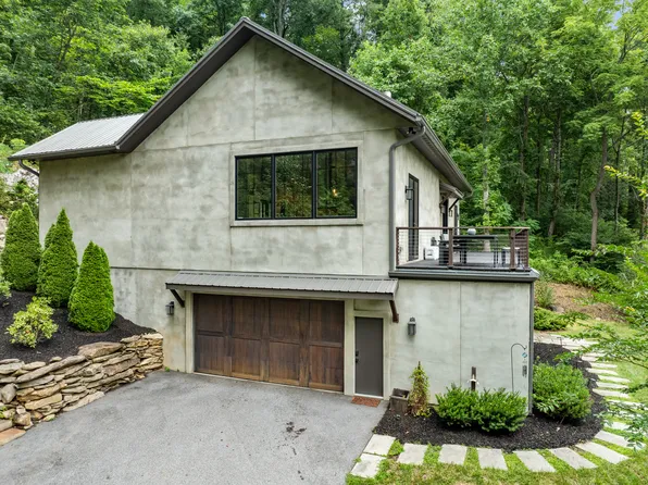 68 Robinhood Rd, Asheville, NC 28804