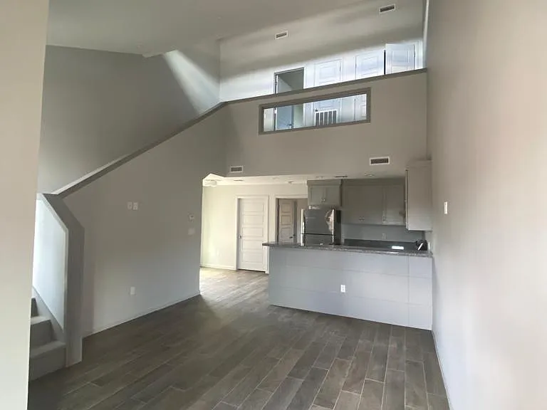 7100 Via Del Mar Cir #5 — Photo 6