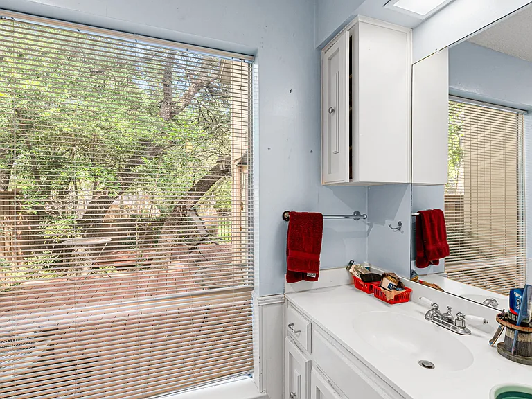 8301 Greenslope Dr — Photo 12
