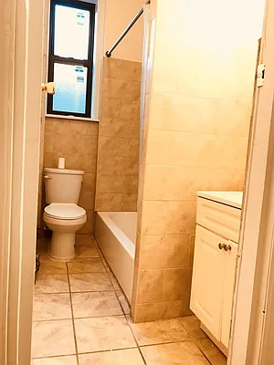 Rented by Lang Realty LLC | media 15