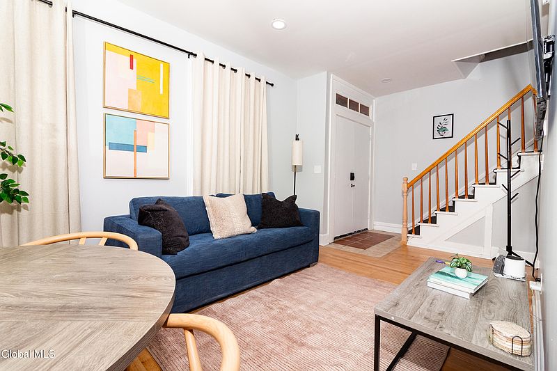 5th image of 43 Myrtle Avenue
