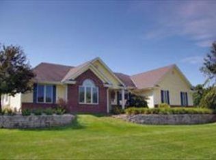66 W Cedar Valley Rd, Delafield, WI 53018