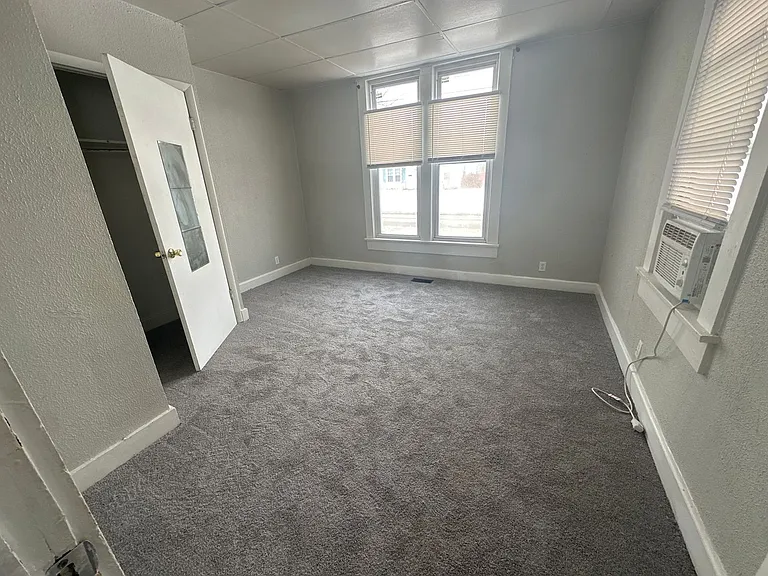 1305 W Jackson St — Photo 4