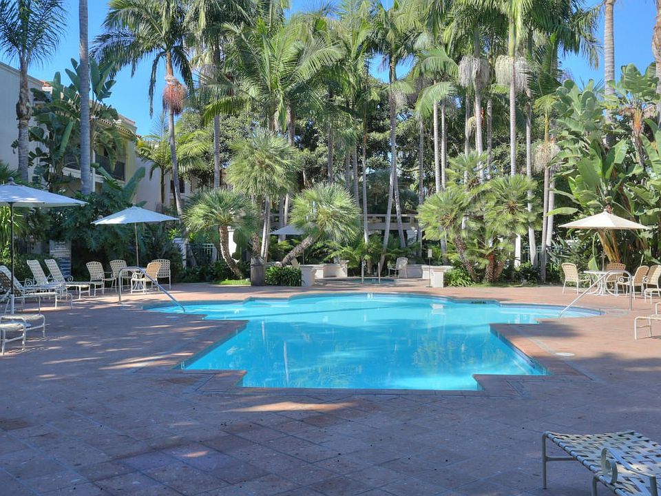 211 Por la Mar Circle Pool