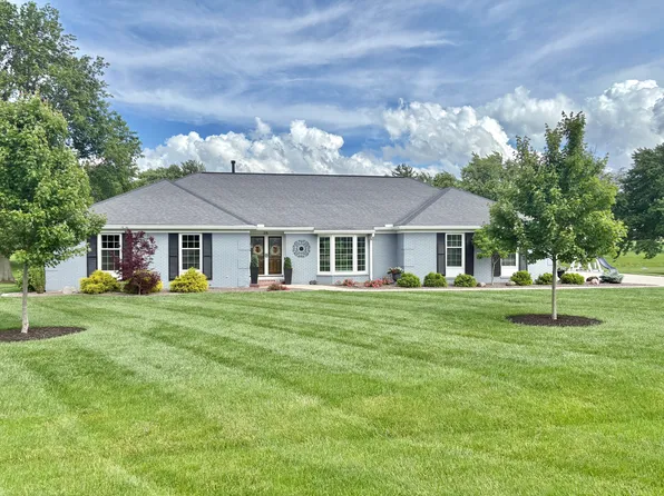 24 Saint Andrews Pl, Mattoon, IL 61938
