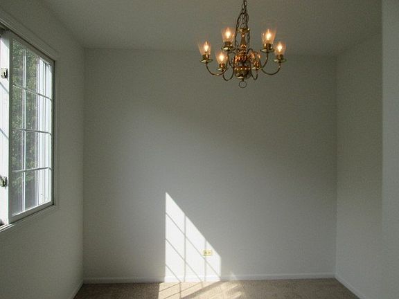 4th image of 219 Banbury Ln