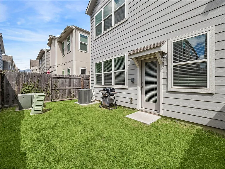 5502 Cuerta St — Photo 19