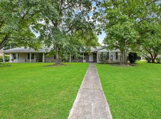 401 N Burnett Dr, Baytown, TX 77520