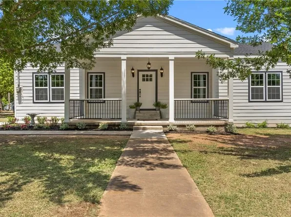 300 E 6th St, Mc Gregor, TX 76657