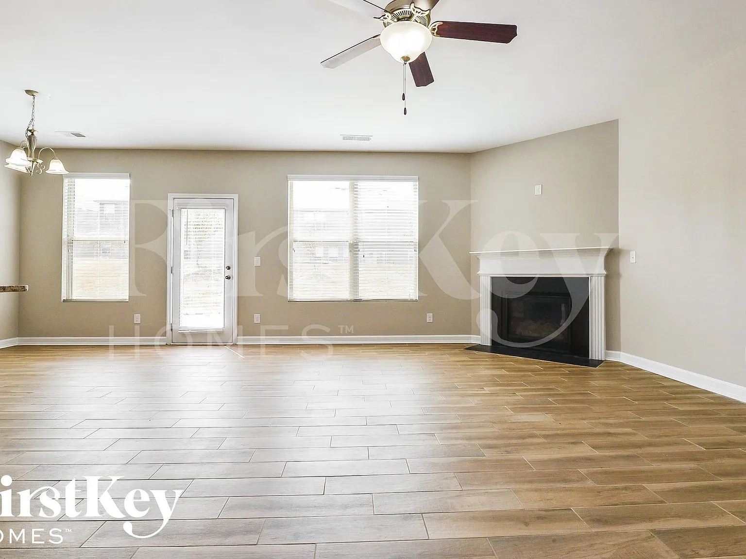 3 bed, 2.5 bath, 2022 sqft, $2,465 — Photo 3