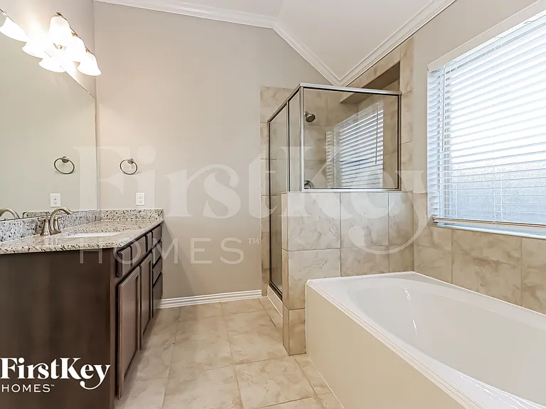 2342 Sugar Crest Dr — Photo 12