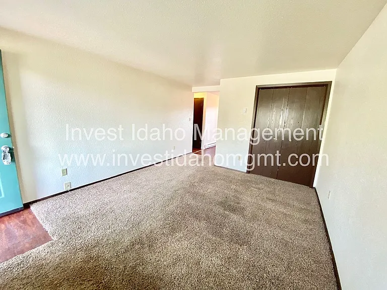1057 Melrose — Photo 8