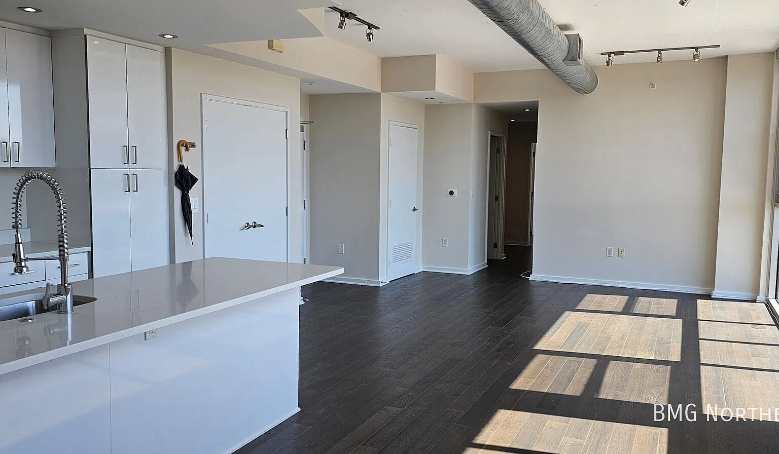 Upscale 2BR/2.5 BA Condo In Contemporary Steel And Glass High-Rise Building — Photo 4