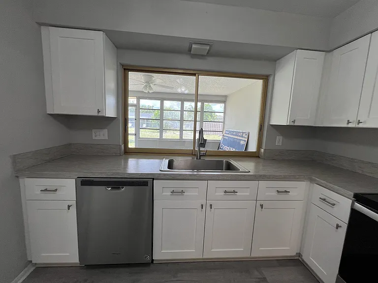 1920 W Lakeview Blvd #1 — Photo 22