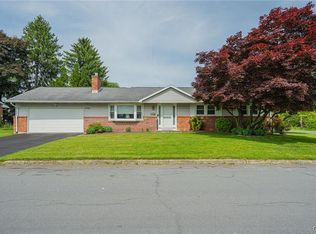7398 Hillcrest Dr, Macungie, PA 18062