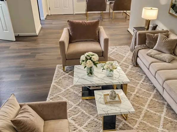 2014 Montreat Pkwy APT B, Vestavia Hills, AL 35216