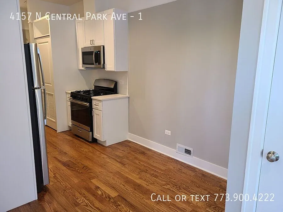 Unique Corner Duplex 2 Bed 1 Bath With Parking Included — Photo 4