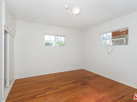3rd image of 3511 1/2 Kinney St
