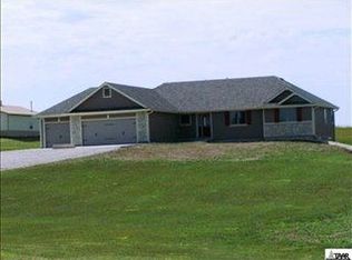 325 NW 94th St, Topeka, KS 66617