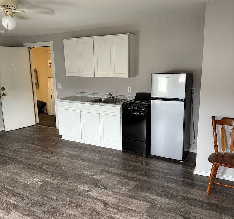 2nd image of 72 Broadway #12