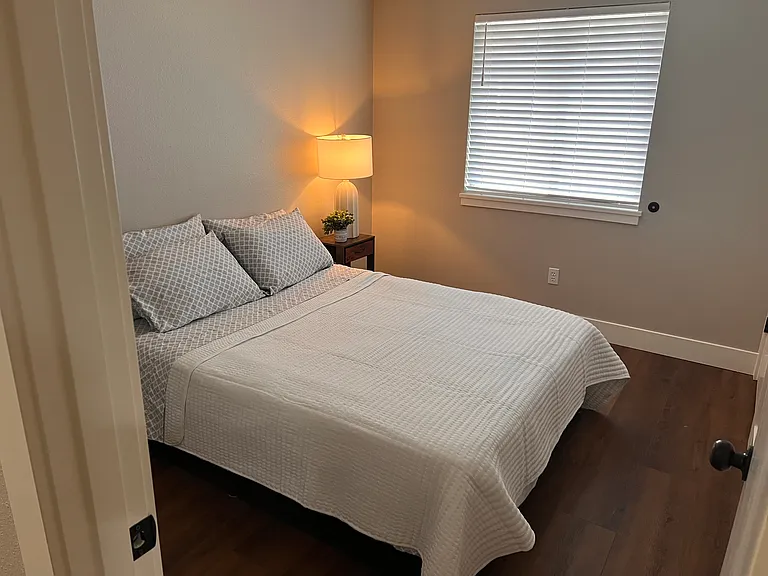 1815 Skyline Ct S — Photo 9