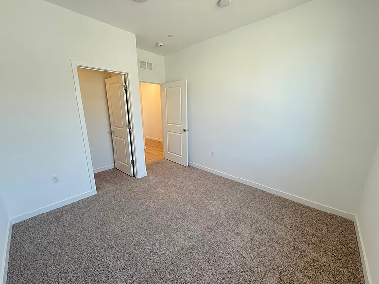 809 Canoe Ct — Photo 4