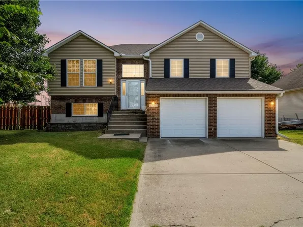 1309 Cloverleaf Ct, Warrensburg, MO 64093