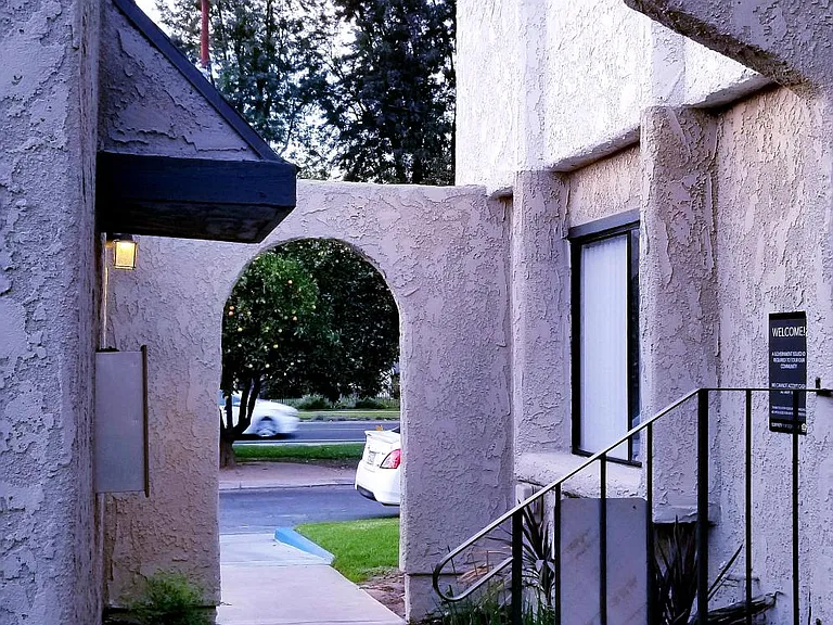 7528 Magnolia Ave — Photo 9