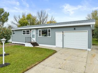 105 24th St NW, Minot, ND 58703