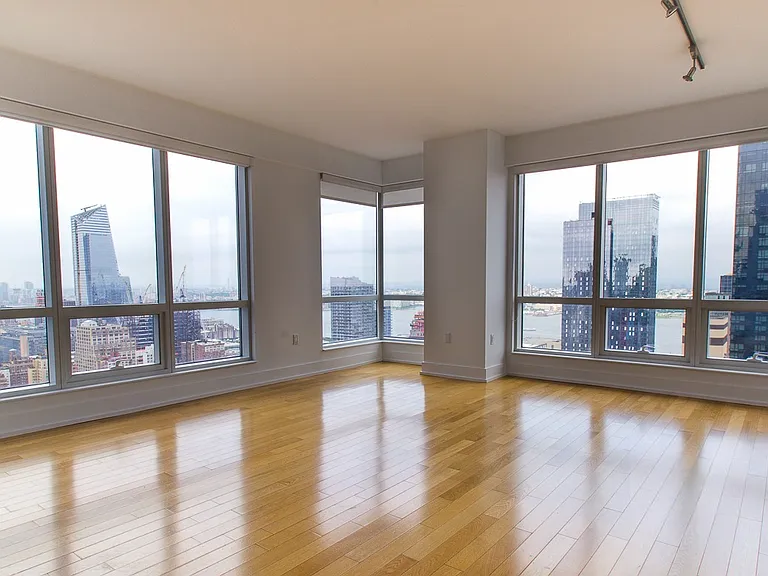 350 W 42nd St #45A — Photo 3