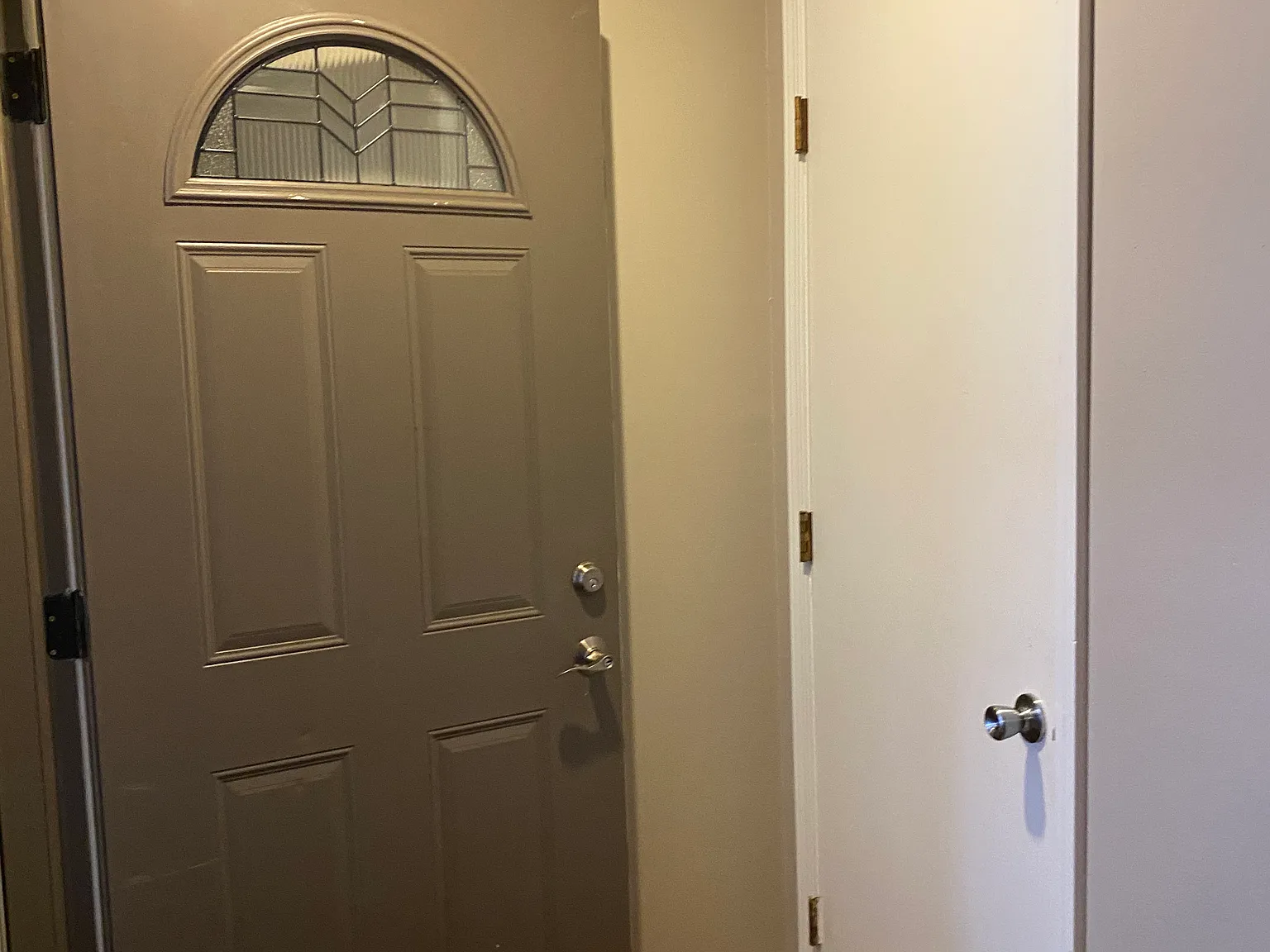 2 bed, 1000 sqft, $1,100 — Photo 2