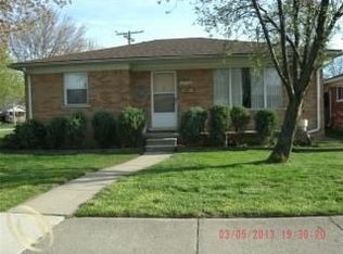 22325 Barton St, Saint Clair Shores, MI 48081