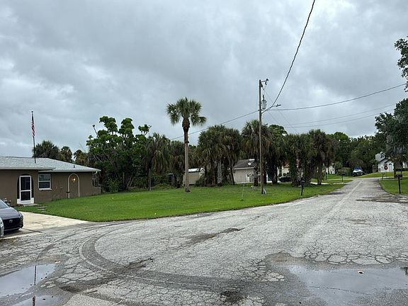 4th image of 2401 Fisher Ct