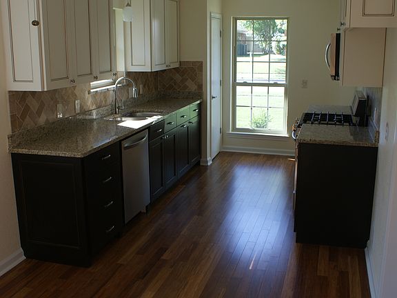 2nd image of 2305 Bunker Hill Cir
