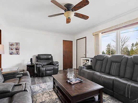 3rd image of 1925 Schust Rd