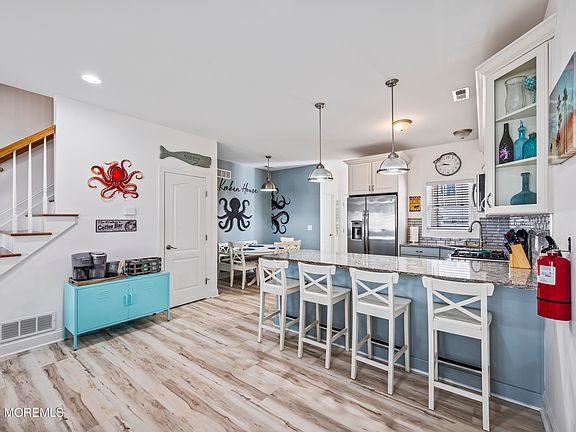 5th image of 213 Sherman Avenue