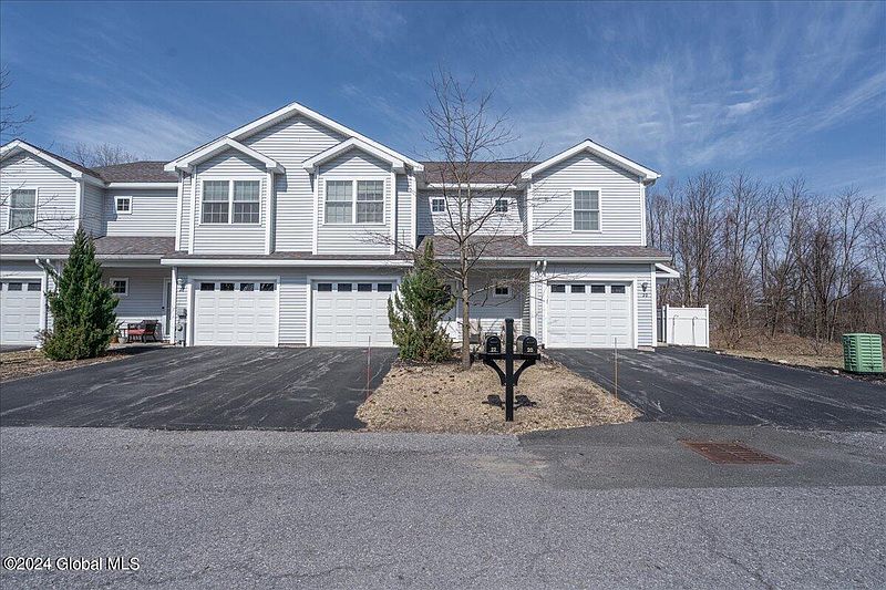 2nd image of 22 Cobblestone Court