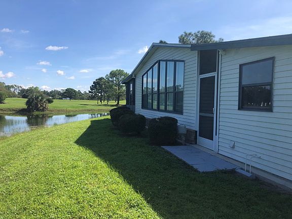 5th image of 19268 Tuckaway Ct N