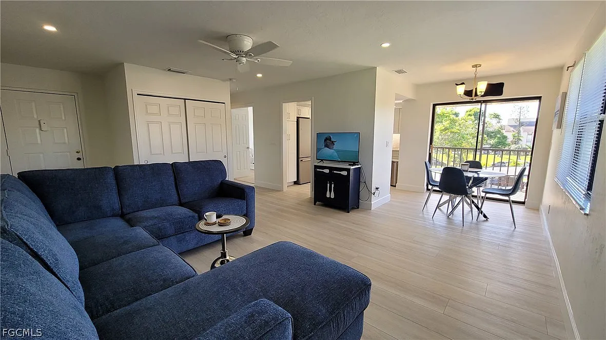 2 bed, 2.0 bath, 960 sqft, $3,000 — Photo 4