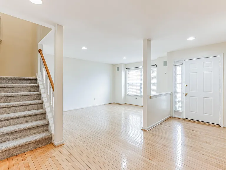 4 Hogan Way — Photo 15