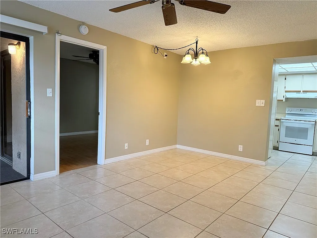 2 bed, 886 sqft, $1,300 — Photo 2
