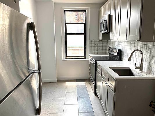 1st image of 181 Vermilyea Ave #25