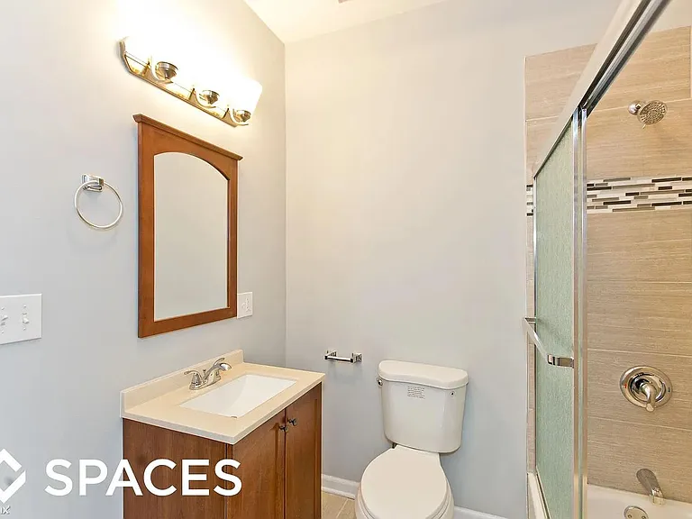 1102 W 18th St #3R — Photo 7